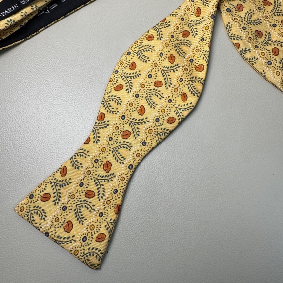Hermes 100% Silk Floral Bowtie - Picture 3 of 7